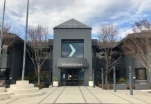 Акциите на банки по света се сринаха след фалита на SVB