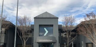 Акциите на банки по света се сринаха след фалита на SVB