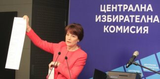 ЦИК показа бюлетините – хартиената ще е 60 см, машинната – 20