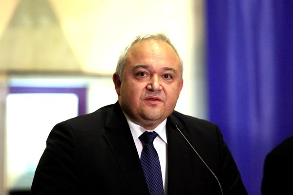 Нов удар срещу кабинета Петков“ нанесе служебният вътрешен министър Иван