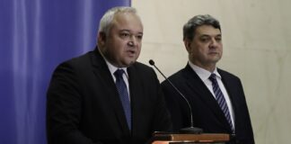 Трети ден властта се вайка, кърши пръсти, сумти, пръхти за заплахите за бомби в училищата, а тая тотална лудост не спира