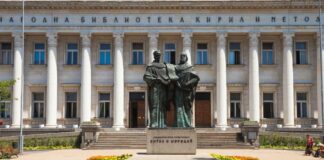 Полицията на крак заради забравен куфар пред Народната библиотека