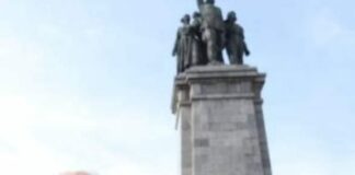 На тези избори се явяват множество проруски коалиции, почти всички от които водят началото си от вдигането на юмрука на проруския ни президент Румен Радев