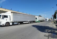 10-километрова колона от тирове блокира „Дунав мост 2“