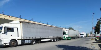 10-километрова колона от тирове блокира „Дунав мост 2“