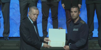 Ердоган награди спасители, помагали след тежките земетресения в Турция, сред тях и инспектор Петър Петров