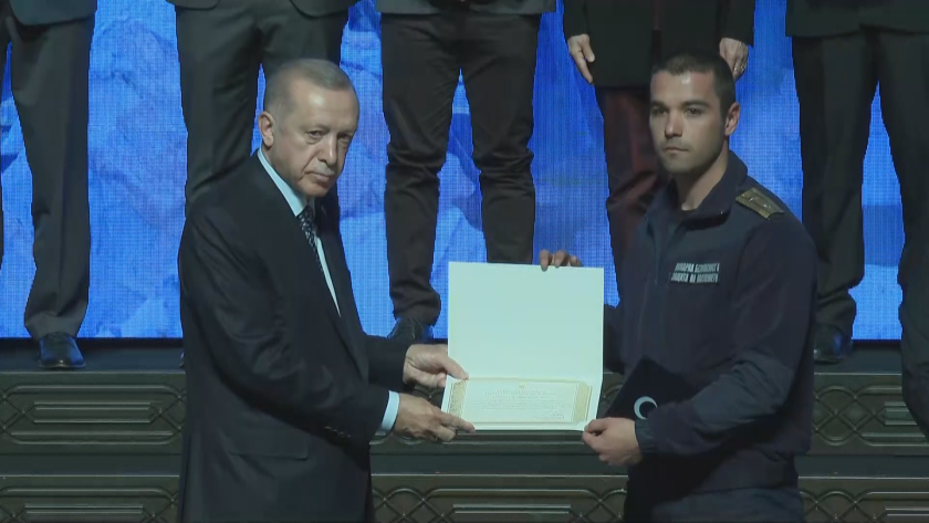 На специална церемония в президентския дворец в Анкара президентът Реджеп