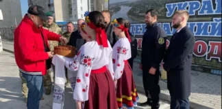 Гешев посрещнат с хляб и сол в украинския град Виница