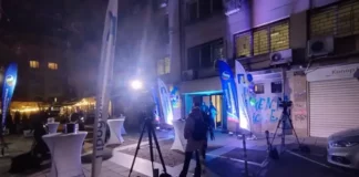 Който е наредил балони и коктейлни маси пред централата на ДСБ с идея за празник с шампанско, много се е издънил