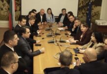 Делян Добрев: Хората, които съсипаха публичните финанси на държавата, изведнъж заговориха за ограничаване на дефицита и рязане на разходи. Каква може да бъде причината за този катарзис?