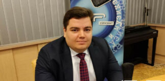 Възможно ли е човек, който има две години стаж като адвокат, извън политическата система, да оглави най-важната парламентарна комисия в Народното събрание?