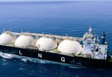 Министърът на енергетиката посреща първия танкер с втечнен газ за България през турските терминали