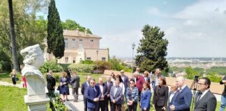 Българската делегация начело с Росен Желязков положи венец пред паметника на Капитан Петко войвода в Рим