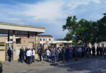 Симпатизанти на ГЕРБ се събраха пред прокуратурата, за да подкрепят Бойко Борисов