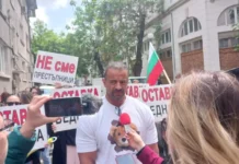 Протест на ресторантьорите иска оставката на Демерджиев