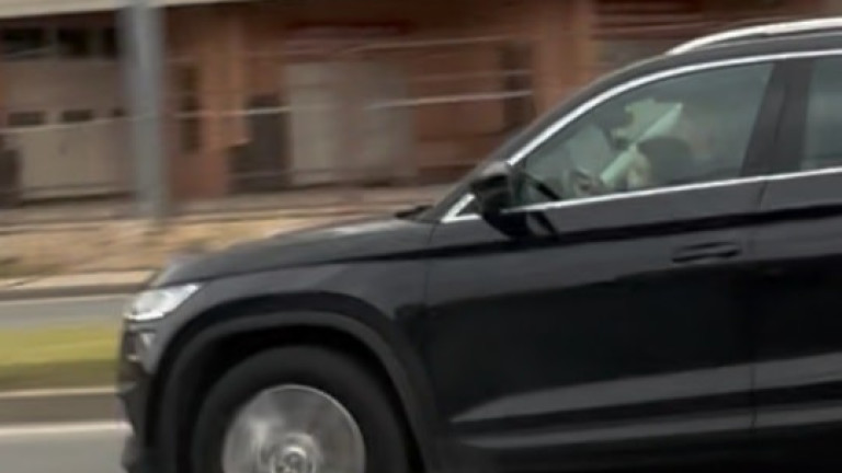 Дете е заснето да шофира дипломатически автомобил в София съобщава