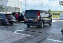 Кирил Петков с кола на НСО в Лефкада