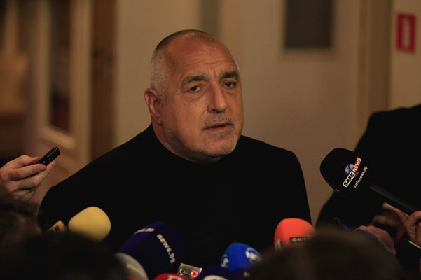 Лидерът на ГЕРБ Бойко Борисов се отказва от депутатския си
