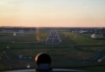 Самолет спука гума при кацане на летище София, забави графика на полетите