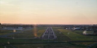 Самолет спука гума при кацане на летище София, забави графика на полетите