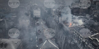 Трима убити и 25 ранени при руски ракетен обстрел по родния град на Зеленски