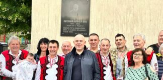 Наркобосът Коко Клисарски цъфна на челно място в родова снимка с Иван Гешев