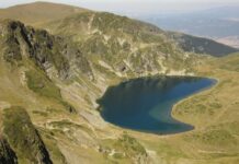 Туристка влезе да се къпе в едно от Седемте рилски езера