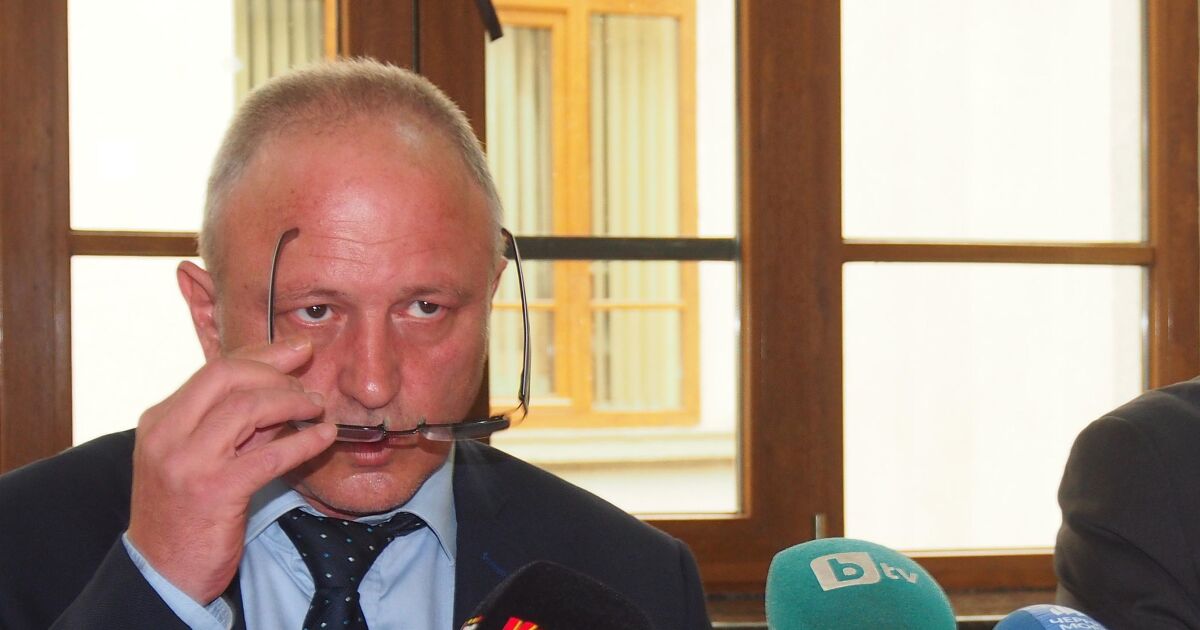 Изпълняващият функциите главен прокурор Борислав Сарафов внесе предложение до Прокурорската