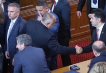 Борисов, Петков и Пеевски искат правителството по-бързо да обнови запасите на армията