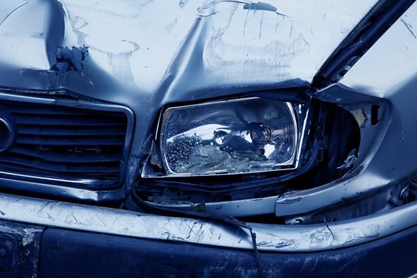 18 годишен шофьор с едномесечен стаж зад волана е предизвикал катастрофа