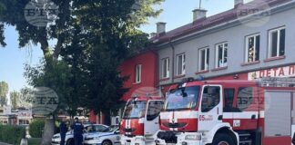 Полицаи и пожарникари се събраха на символичен протест в София