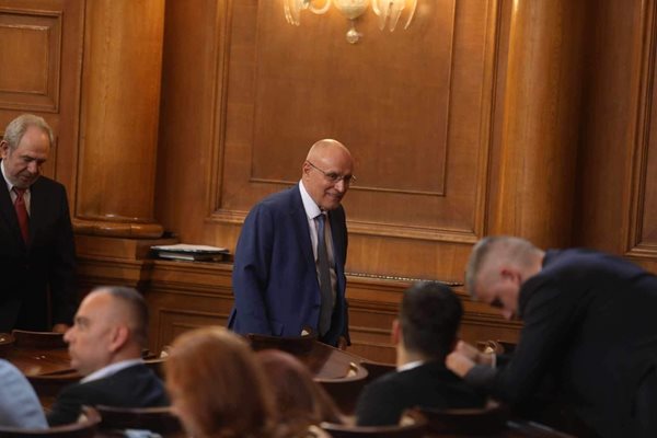Управителят на Българската народна банка Димитър Радев беше преизбран за