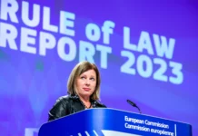 ЕК премахва специалния мониторинг на България и Румъния