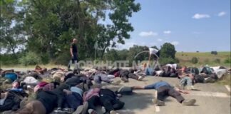 Десетки изтощени мигранти легнаха на път в Ямболско