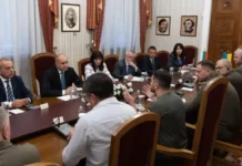 „Политико“: Зеленски „разкъса“ Радев заради противопоставянето му на въоръжаването на Украйна