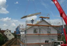 Работник падна от сграда в Гара Елин Пелин, загина на място