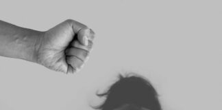 Психично болен мъж преби млада жена в Русе, защото разхождала кучето си