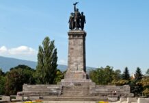 Държавата ще организира преместването на паметника на Съветската армия, не общината