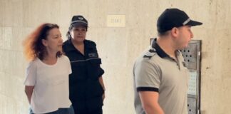 Съдът пусна срещу подписка майката, изхвърлила 8-годишното си дете от колата