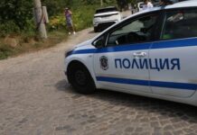 Украинци видели спътницата на Алексей Петров да пълзи 20 метра, дали й телефон