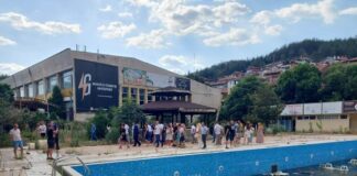 Скандал с Кирил Петков в Благоевгад! Нахлул в общинския аквапарк, последвал сблъсък между инспектори и гардовете му от НСО