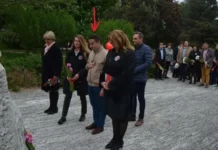 Цирей ли беше МОЧА за Божанков, когато се кланяше пред паметника на Благоев и Габровски