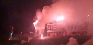 Фенове на „Левски“ счупиха плочата на Паметника на съветската армия (Видео)