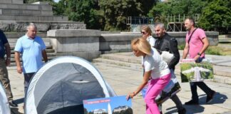 Махат „катуна“ с палатките на Мая Манолова от МОЧА