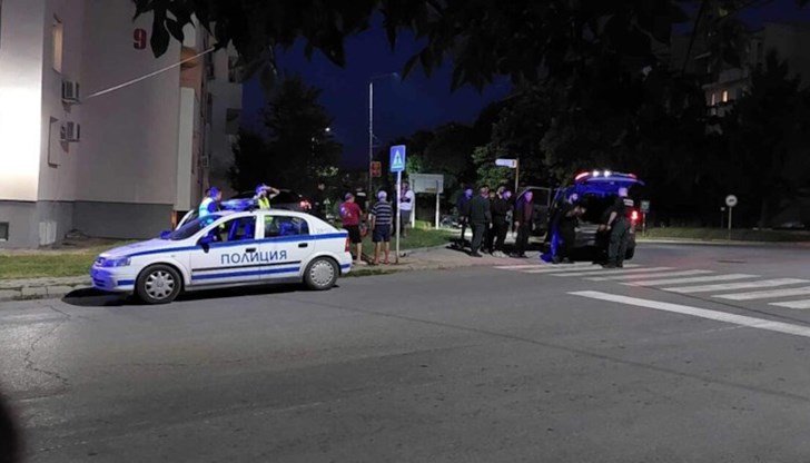 Кола с мигранти се блъсна в жилищен блок в Елхово