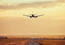 Намериха труп в колесника на самолет на летище в Истанбул