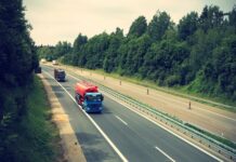 Дрогиран шофьор на камион с 21 фиша уби 23-годишна жена на място, а две нейни спътнички са тежко ранени