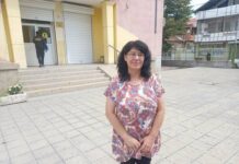 Освободиха директорката на училището, в което писали оценки на починала ученичка