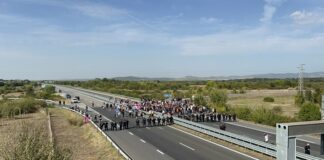 Блокадата на Прохода на Републиката от енергетиците продължава