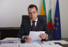 Кметът на Добрич дава апетитен терен на майка си за соларен парк (Документи)